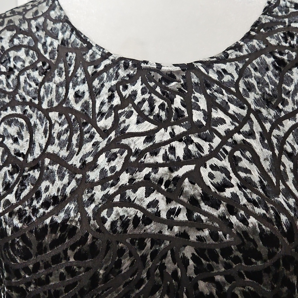Laura Ashley Crushed Velvet Animal Print Abstract Blouse Top Size M - Picture 3 of 6